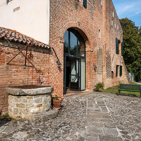 Old Well Country Mansion 3200squarefeet *