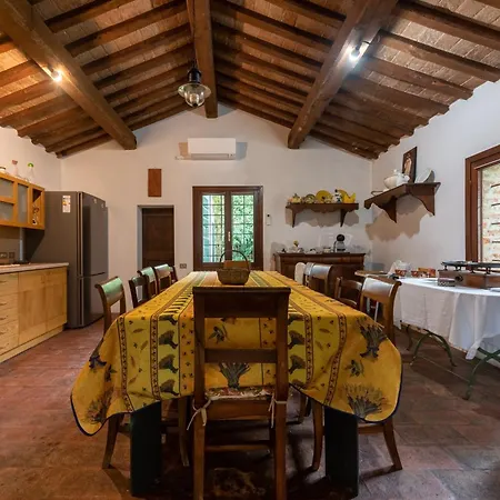Old Well Country Mansion 3200squarefeet San Pietro Viminario